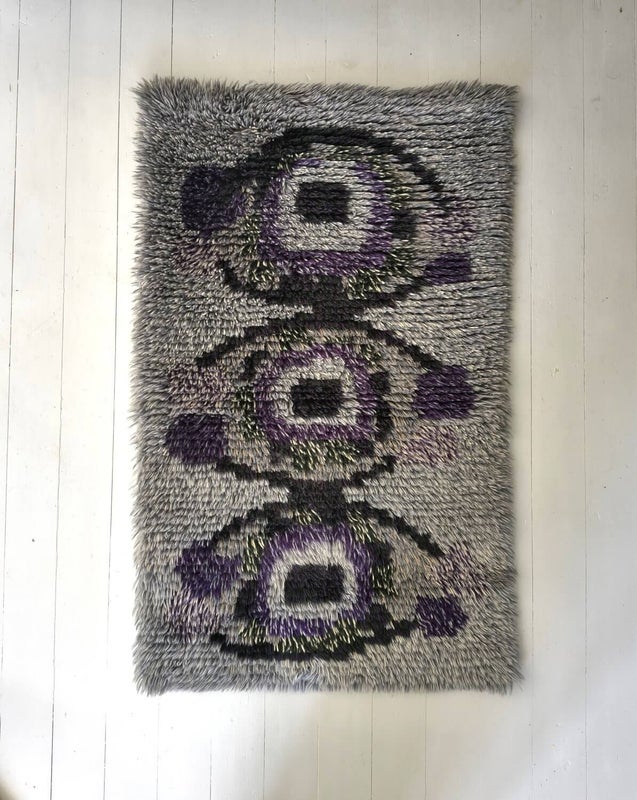 Grey Finnish rya rug with geometric abstract pattern and thick pile