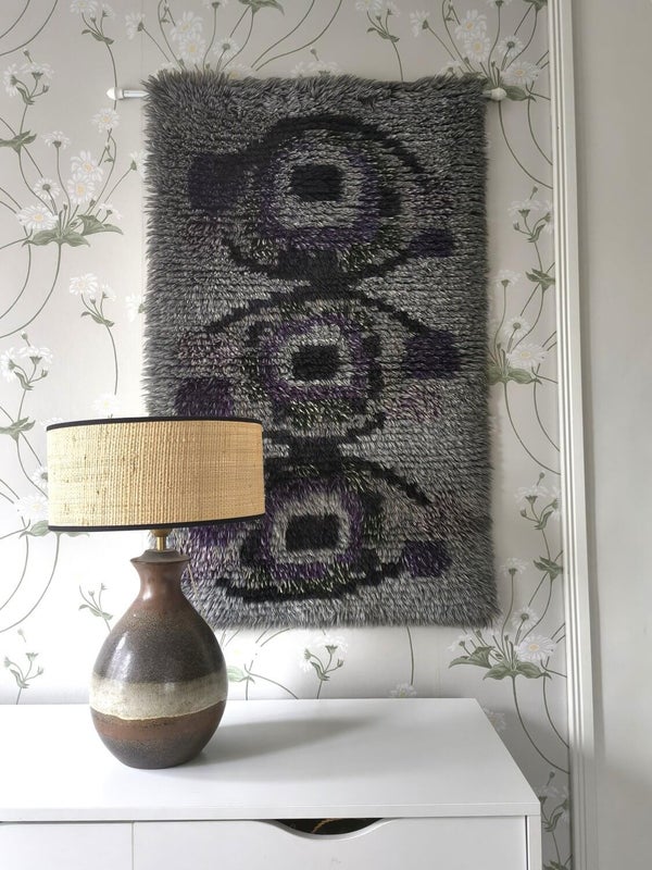 Grey Finnish rya rug with geometric abstract pattern and thick pile