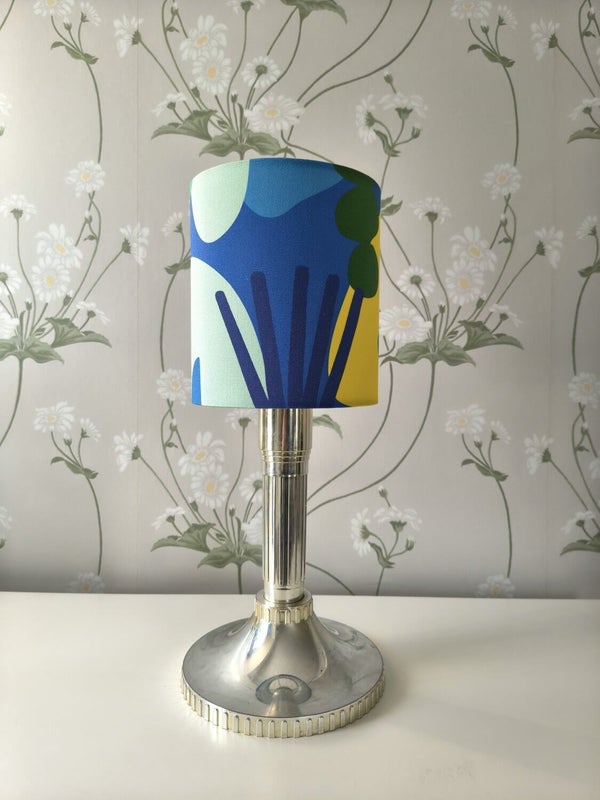 Lamp base shown for reference only. Lamp base not included.