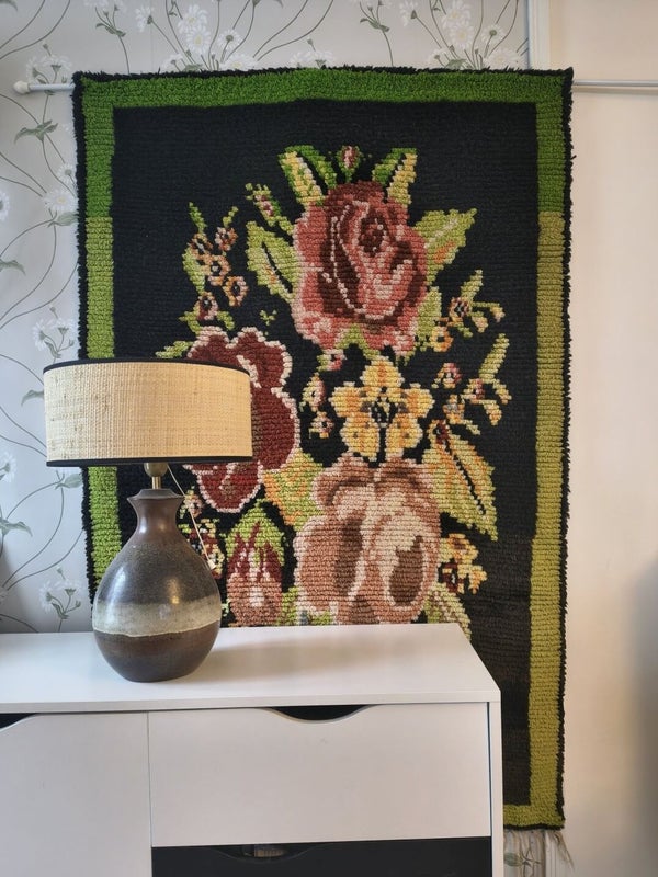 Vihre&auml;musta ruusuryijy