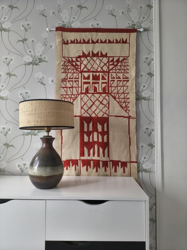 Finnish 1960s&ndash;70s vintage woven wall tapestry in off-white and brick red with geometric architectural pattern.