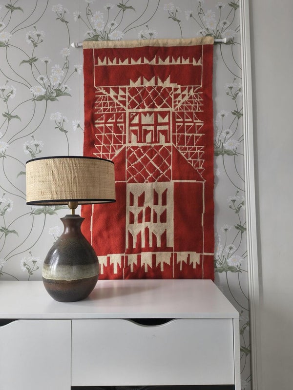 Finnish 1960s&ndash;70s vintage woven wall tapestry in off-white and brick red with geometric architectural pattern.